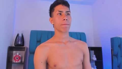 Snapshot of alannaughty_ chatting on December 24, 9:11 pm alannaughty_ online show from December 24, 9:11 pm