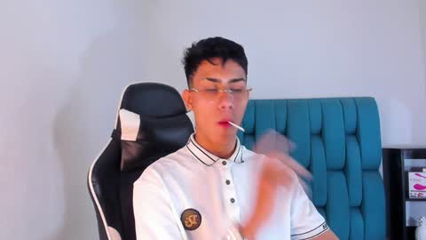 Snapshot of alannaughty_ chatting on February 2, 4:15 am alannaughty_ online show from February 2, 4:15 am