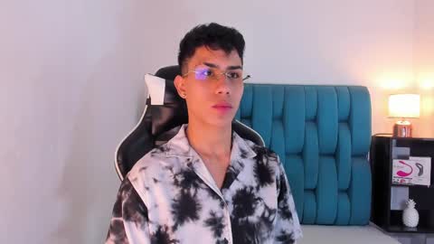 Snapshot of alannaughty_ chatting on February 13, 4:32 am alannaughty_ online show from February 13, 4:32 am