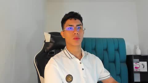 Snapshot of alannaughty_ chatting on March 2, 3:02 am alannaughty_ online show from March 2, 3:02 am