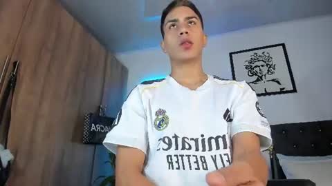 alannaughty_ online show from June 9, 11:16 pm