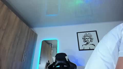 Snapshot of alannaughty_ chatting on June 24, 11:37 pm alannaughty_ online show from June 24, 11:37 pm