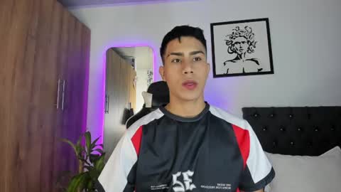 Snapshot of alannaughty_ chatting on June 30, 10:22 pm alannaughty_ online show from June 30, 10:22 pm