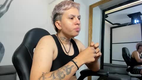 alanred_ online show from September 19, 3:52 am
