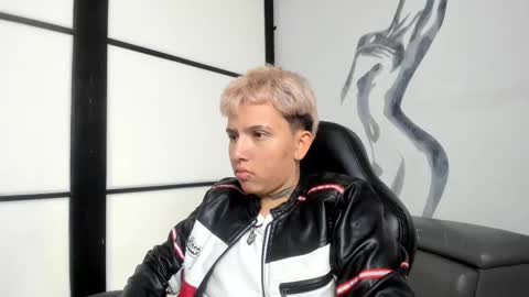 alanred_ online show from September 22, 4:14 am