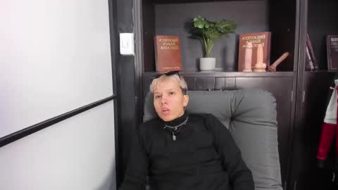 alanred_ online show from September 29, 4:28 am