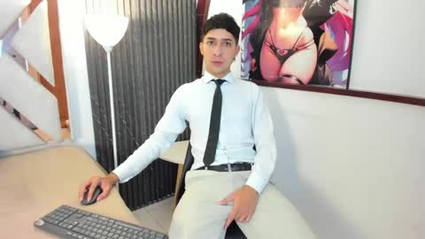 Snapshot of alantaylorr_ chatting on April 24, 2:08 pm alantaylorr_ online show from April 24, 2:08 pm