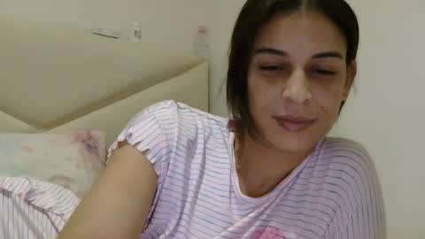 Snapshot of alaouirim25 chatting on June 17, 1:08 am AllylicArabis online show from June 17, 1:08 am