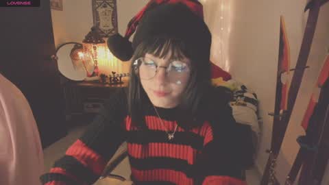 Snapshot of alaskagrace chatting on December 3, 3:30 am Alaska Grace       online show from December 3, 3:30 am