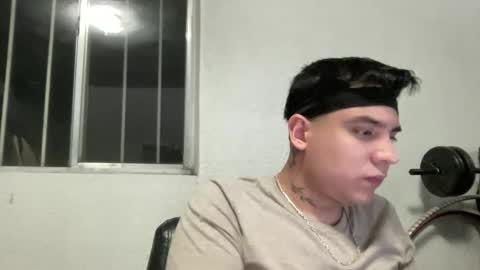 Snapshot of albertoarenas16 chatting on April 17, 4:59 am albertoarenas16 online show from April 17, 4:59 am