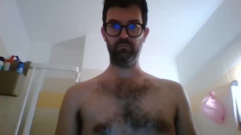 Snapshot of albertodivenire chatting on December 7, 12:35 pm albertodivenire online show from December 7, 12:35 pm