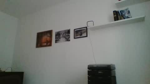 Snapshot of albertodivenire chatting on February 8, 11:22 am albertodivenire online show from February 8, 11:22 am