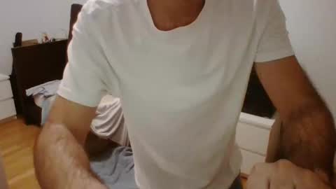 Snapshot of albertodivenire chatting on February 22, 3:47 pm albertodivenire online show from February 22, 3:47 pm