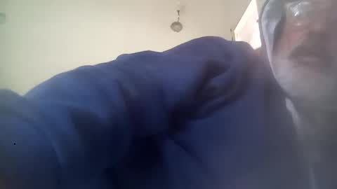Snapshot of albertoto71 chatting on May 13, 2:25 pm albertoto71 online show from May 13, 2:25 pm