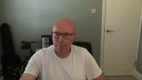 Snapshot of alc300170 chatting on June 3, 8:06 am alc300170 online show from June 3, 8:06 am