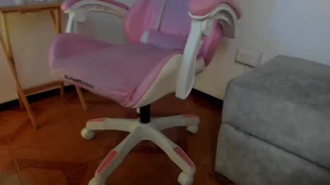 Snapshot of ale_alejandra chatting on February 28, 12:39 pm Alejandra online show from February 28, 12:39 pm