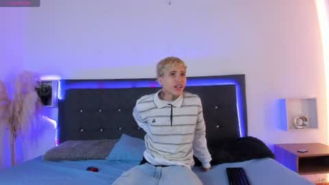 Snapshot of ale_cruzz chatting on June 9, 7:36 pm ale_cruzz online show from June 9, 7:36 pm