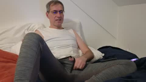 Snapshot of alec_gaython chatting on December 7, 6:15 pm Alec Dubolsz online show from December 7, 6:15 pm