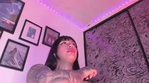 Snapshot of aleja_5 chatting on July 20, 4:05 am Ale online show from July 20, 4:05 am