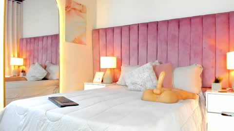 Alejandra Arango online show from January 13, 8:04 pm