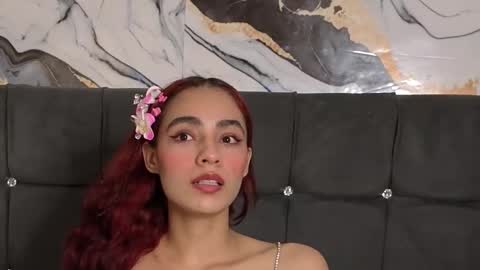 Snapshot of aleja_r01 chatting on March 4, 1:00 am aleja_r01 online show from March 4, 1:00 am