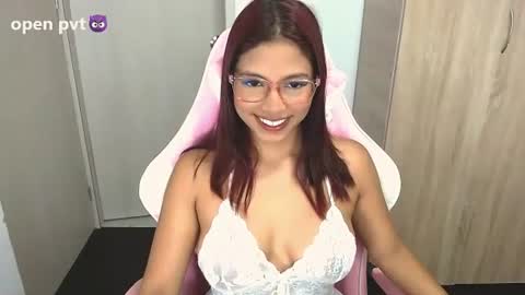 Snapshot of alejaharker chatting on June 17, 10:21 pm Aleja Harker online show from June 17, 10:21 pm