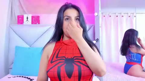 Snapshot of alejandra_lee19 chatting on June 5, 7:25 am alejandra_lee19 online show from June 5, 7:25 am