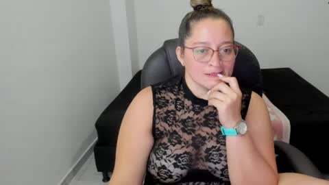 alejandra online show from April 19, 12:43 am