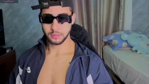 Snapshot of alejandrojf_00 chatting on May 30, 10:07 pm Daiki jack online show from May 30, 10:07 pm