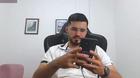 alejandroo_7 online show from November 10, 9:58 pm