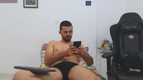 alejandroo_7 online show from February 2, 6:06 pm