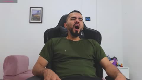 alejandroo_7 online show from February 12, 4:35 pm