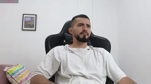 alejandroo_7 online show from February 13, 4:03 pm