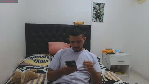 alejandroo_7 online show from April 28, 9:31 pm