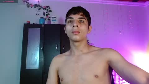 Snapshot of alejito_collins1 chatting on December 2, 7:27 pm Alejo online show from December 2, 7:27 pm
