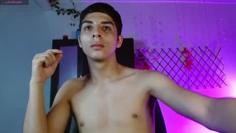 Snapshot of alejito_collins1 chatting on December 4, 7:01 pm Alejo online show from December 4, 7:01 pm