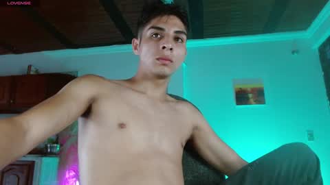 Snapshot of alejito_collins1 chatting on February 1, 8:05 pm Alejo online show from February 1, 8:05 pm