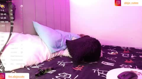 Snapshot of alejo_cute chatting on December 28, 10:13 pm alejo_cute online show from December 28, 10:13 pm