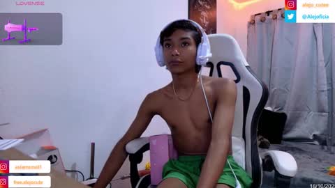Snapshot of alejo_cute chatting on October 18, 11:38 pm alejo_cute online show from October 18, 11:38 pm