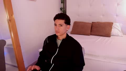 Snapshot of alejo_exotic chatting on June 8, 1:11 pm alejo_exotic online show from June 8, 1:11 pm