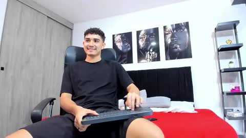 alejo_gray1 online show from February 9, 9:08 pm