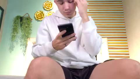 Snapshot of alejo_gray1 chatting on June 9, 7:25 pm alejo_gray1 online show from June 9, 7:25 pm