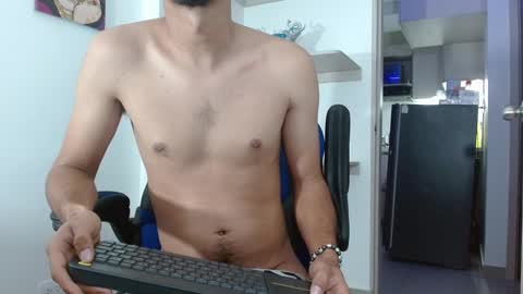Snapshot of alejo_hot23 chatting on January 9, 1:50 am David online show from January 9, 1:50 am
