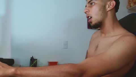 Snapshot of alejo_hot23 chatting on February 8, 2:47 am David online show from February 8, 2:47 am