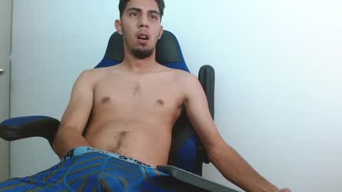 Snapshot of alejo_hot23 chatting on February 13, 12:24 am David online show from February 13, 12:24 am