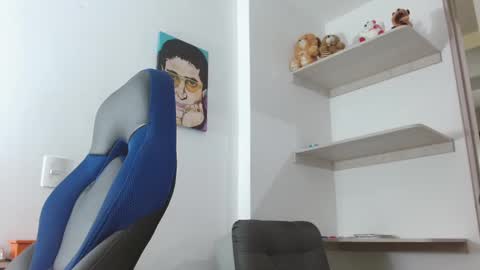 Snapshot of alejo_hot23 chatting on March 1, 2:48 am David online show from March 1, 2:48 am