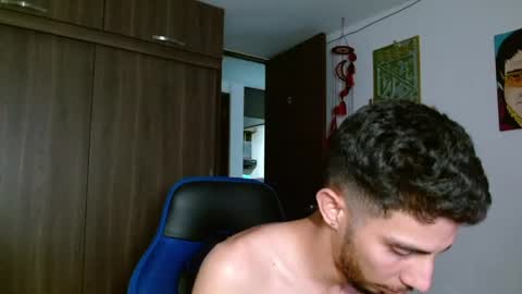 Snapshot of alejo_hot23 chatting on May 26, 1:45 am David online show from May 26, 1:45 am