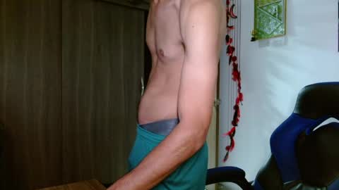 Snapshot of alejo_hot23 chatting on June 9, 3:40 am David online show from June 9, 3:40 am