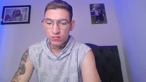 Snapshot of alejo_ken807856 chatting on April 24, 2:58 am alejo online show from April 24, 2:58 am