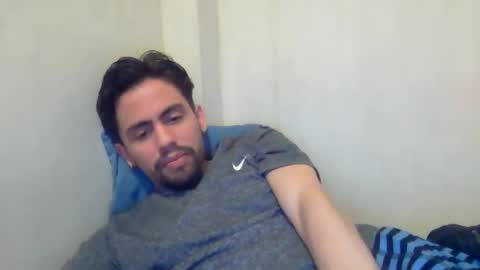 Snapshot of alejo_shy chatting on December 15, 7:13 am alejo_shy online show from December 15, 7:13 am